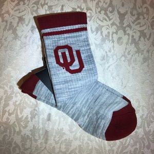 NCAA University Of Oklahoma Sooners Athletic Socks. Size 10-13. NWT